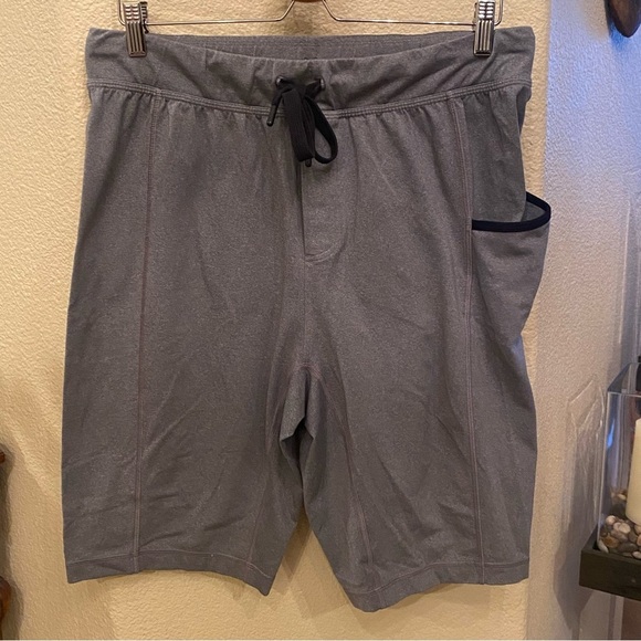 LULULEMON Men Gray Athletic Shorts Size Large - Picture 1 of 6